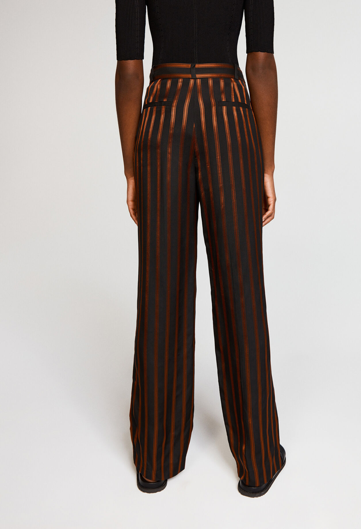 Hose mit hohem Bund