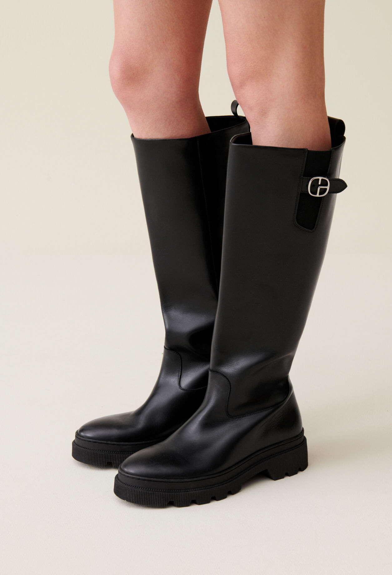 Hohe Lederstiefel