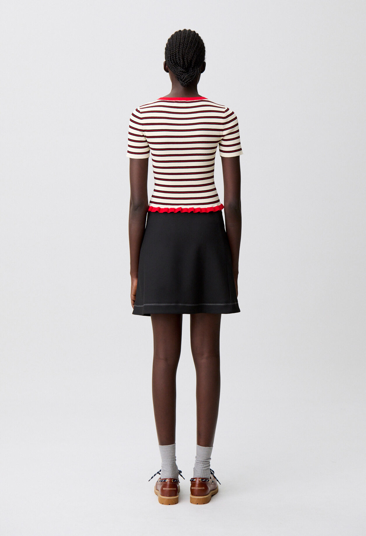 Dreifarbig gestreiftes T-Shirt