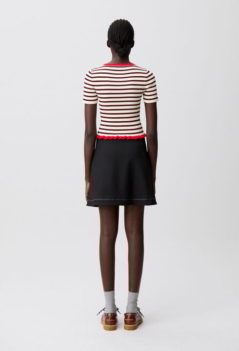 Dreifarbig gestreiftes T-Shirt