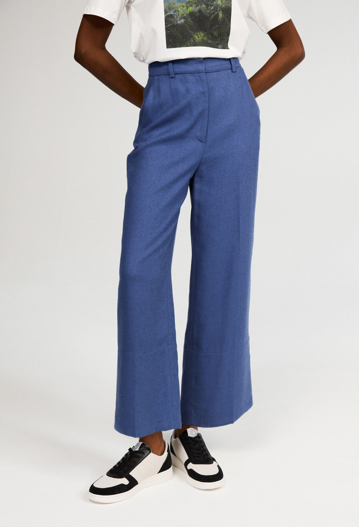 Ausgestellte Hose