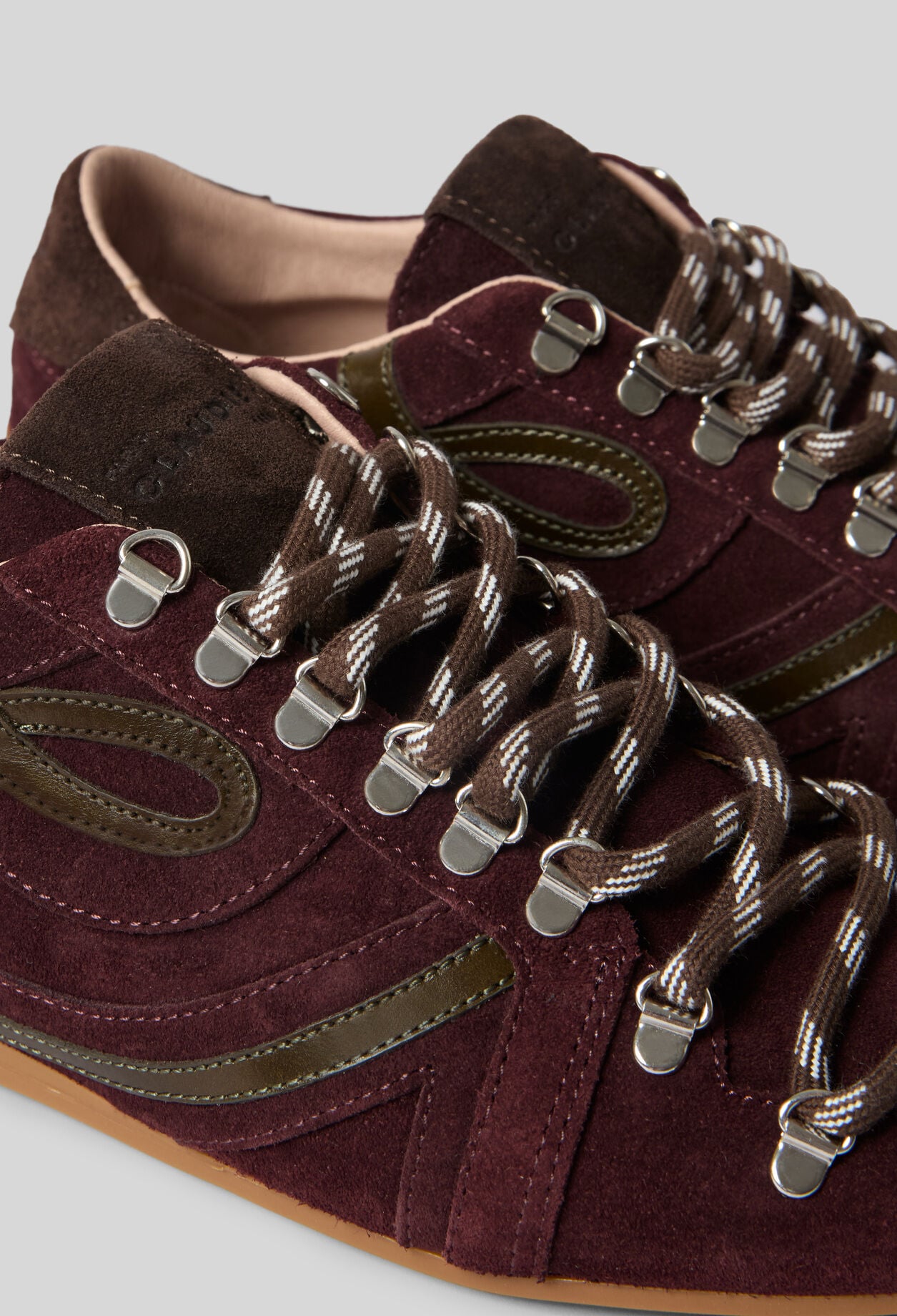 Swing-Sneaker aus bordeauxrot Wildleder