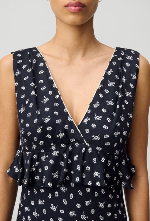 Langes, fließendes Volantkleid