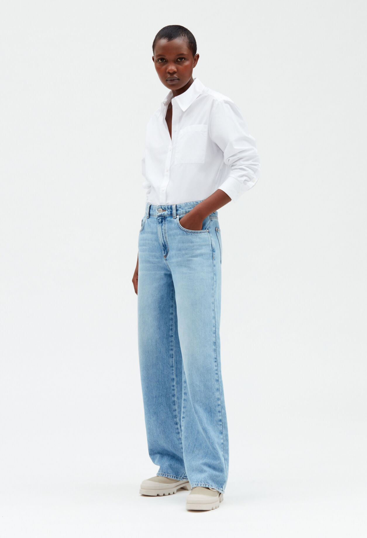 Ausgewaschene weite Jeans