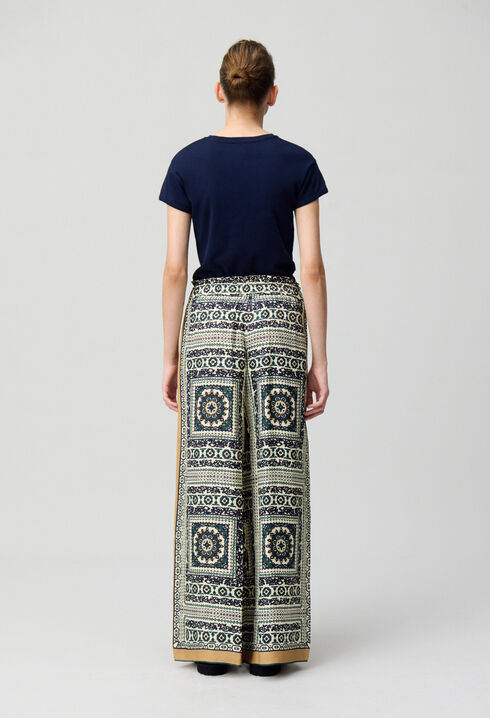 Weit fließende Druckhose