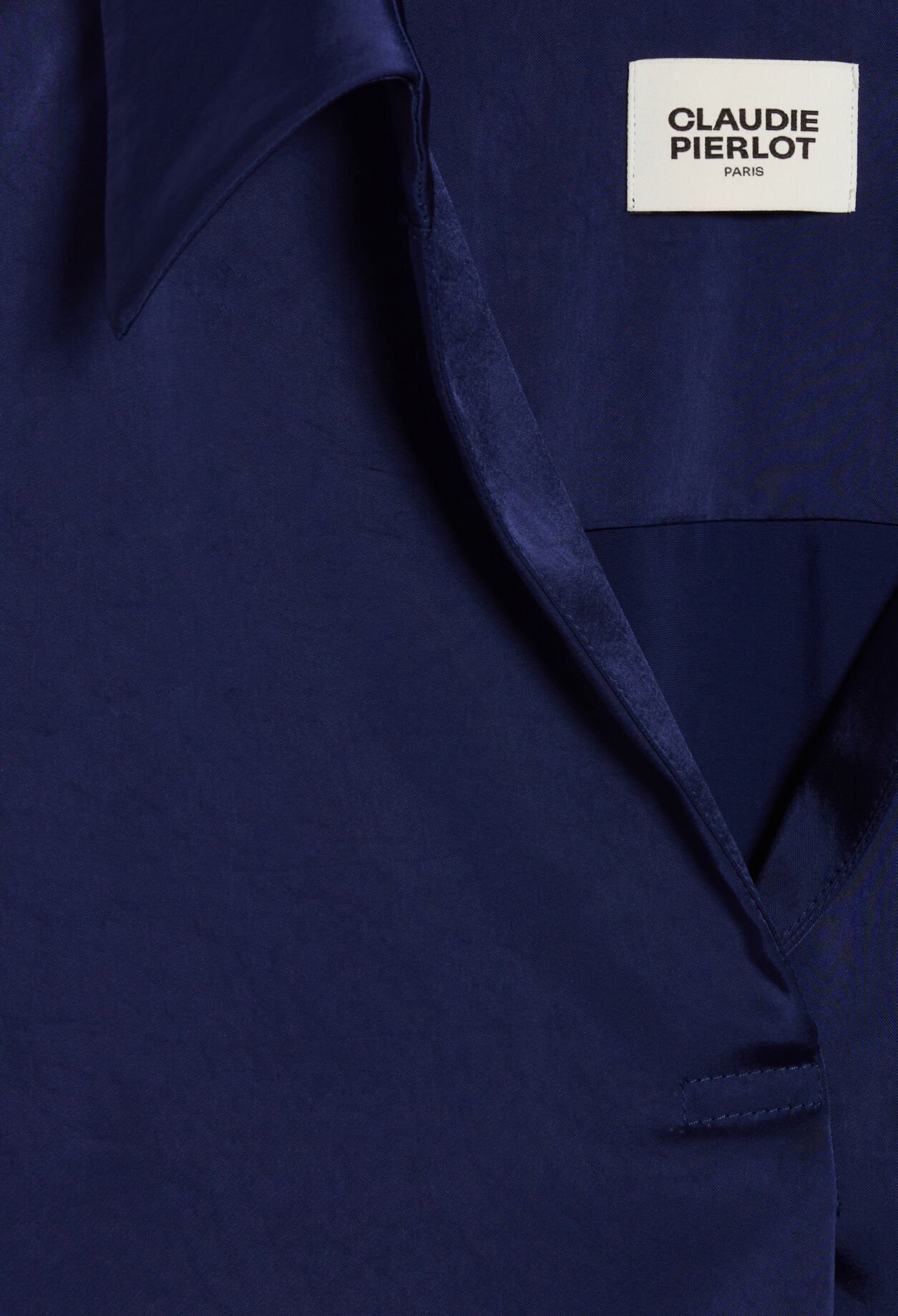 Fließende, plissierte Bluse