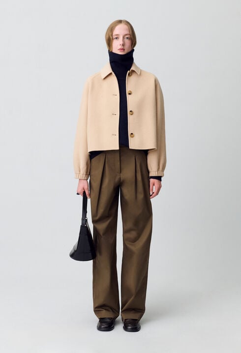 Kurze Jacke mit Hemdkragen