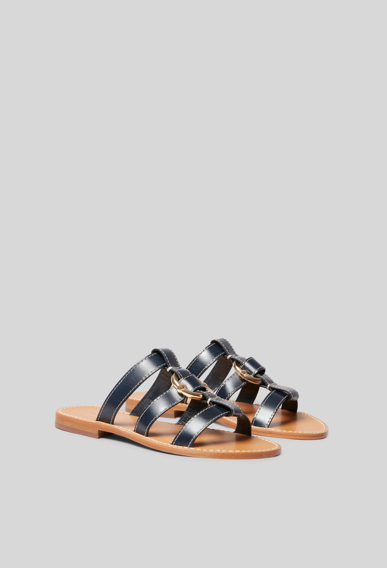 Sandalen mit Riemen und Ring