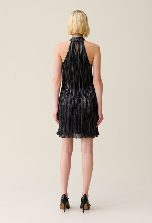Kurzes silbernes Plissee-Kleid