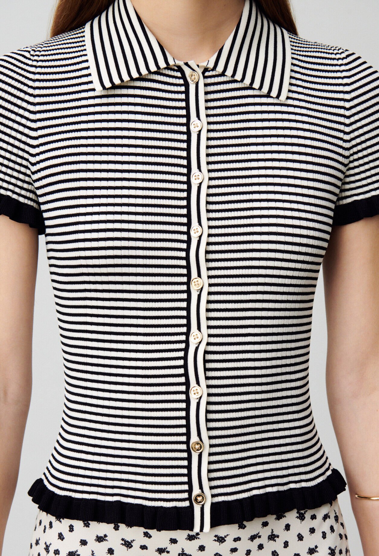 Gestreiftes Poloshirt mit Knöpfen