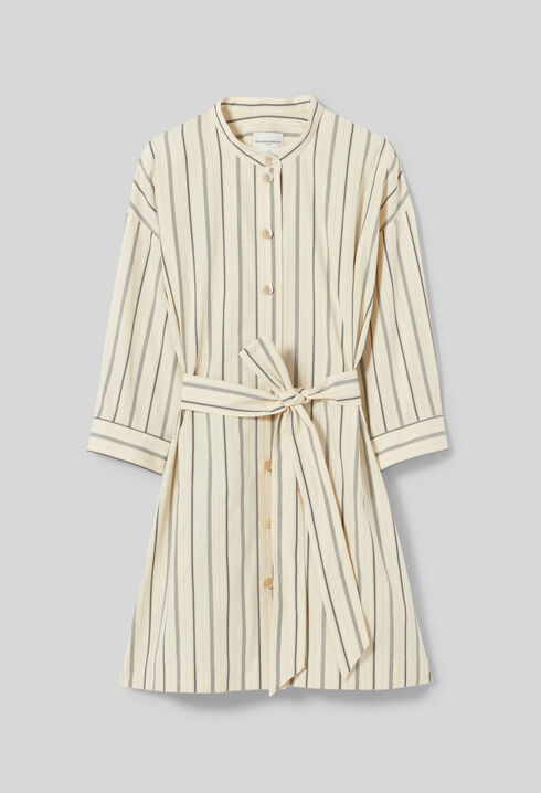 Kurzes Kleid mit langen &Auml;rmeln