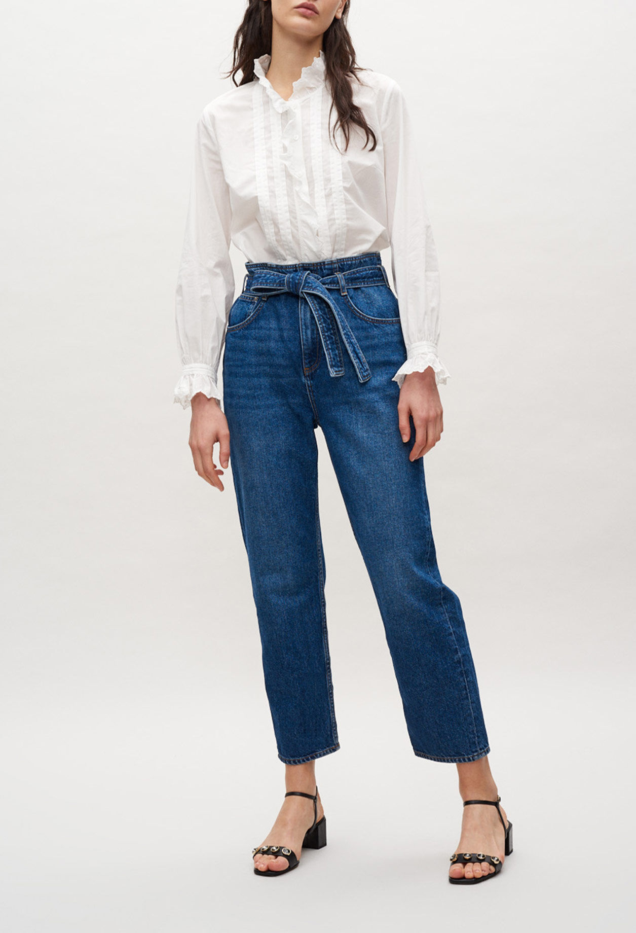 Jeans mit Gürtel
