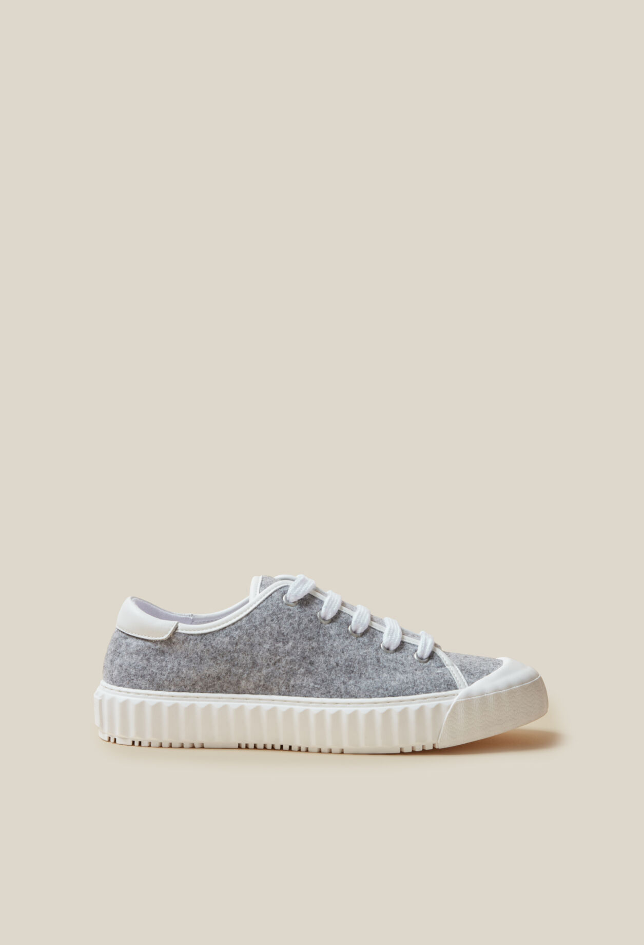Graue Filz-Turnschuhe
