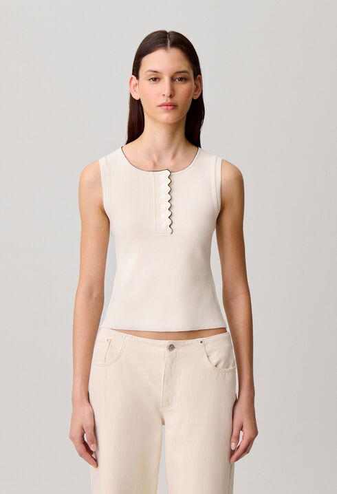 Top aus ecrufarbenem Strick