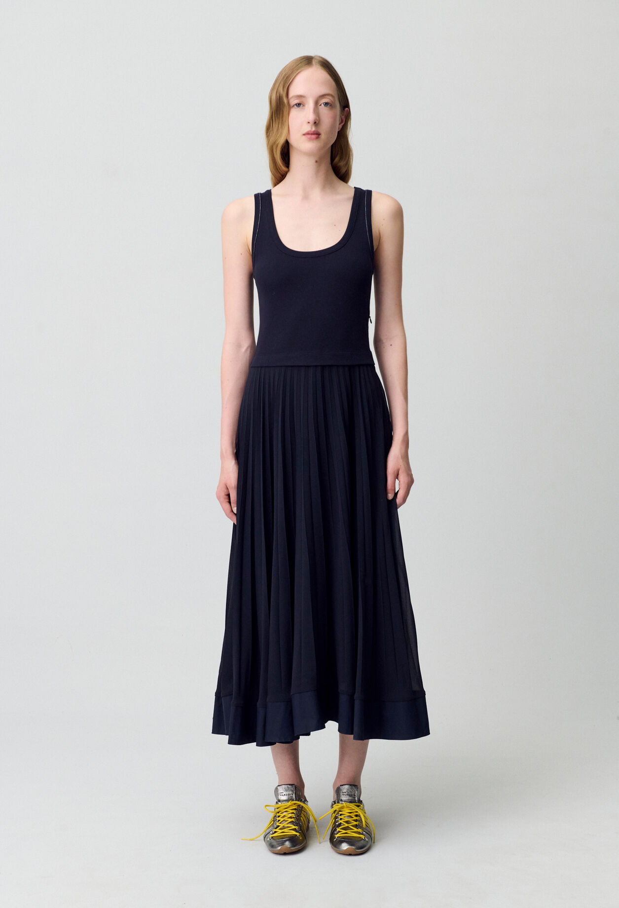 Langes, plissiertes Kleid, marineblau