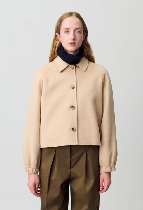 Kurze Jacke mit Hemdkragen