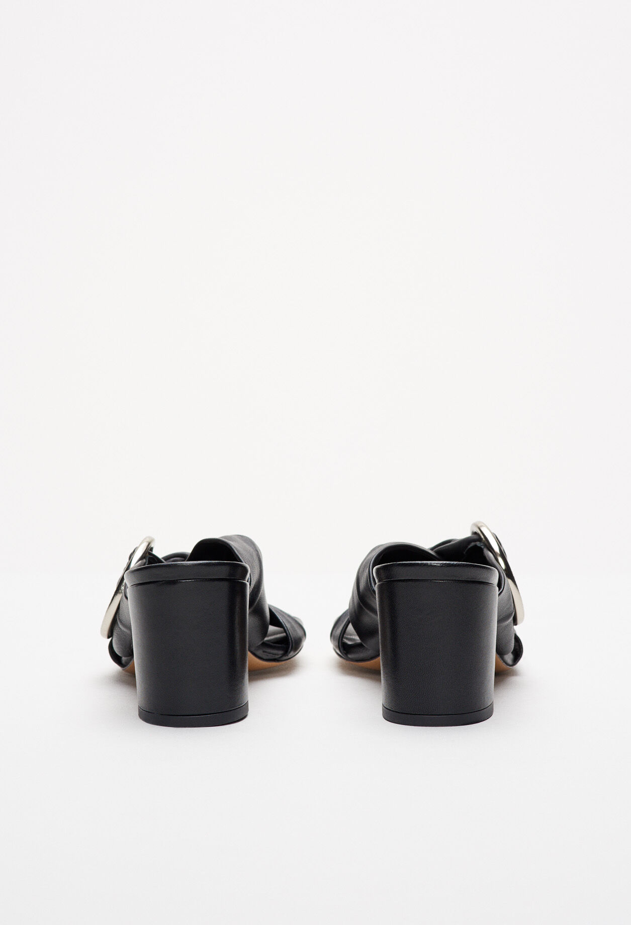 Mules Sandalen mit Metallschnalle
