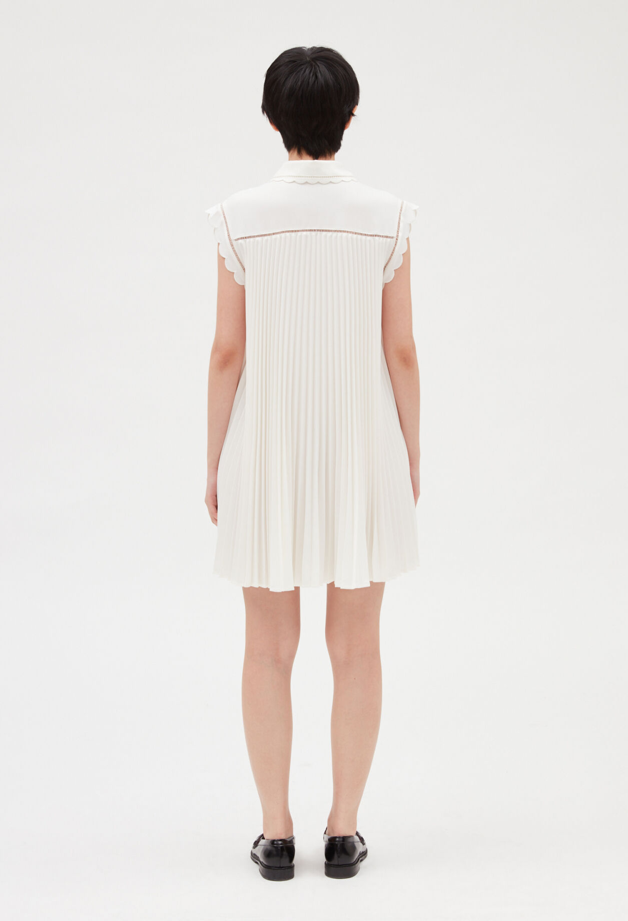 Kurzes plissiertes Kleid