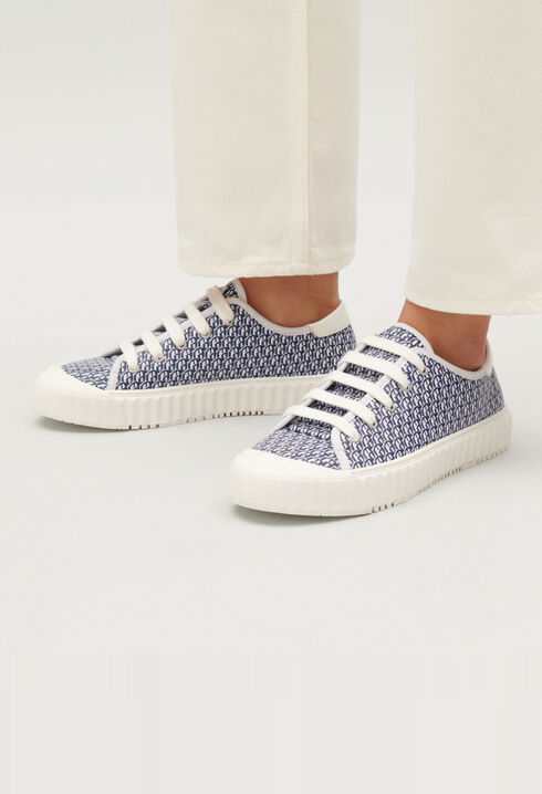 Canvas-Tennisschuhe mit CP-Monogramm