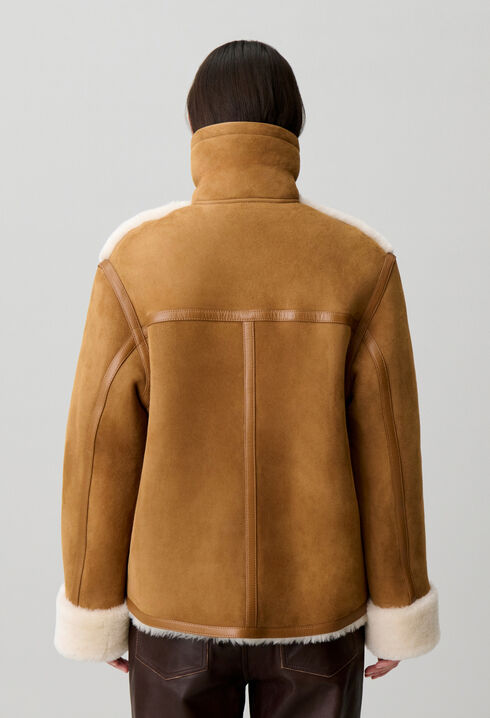 Lammfelljacke mit Lederkragen