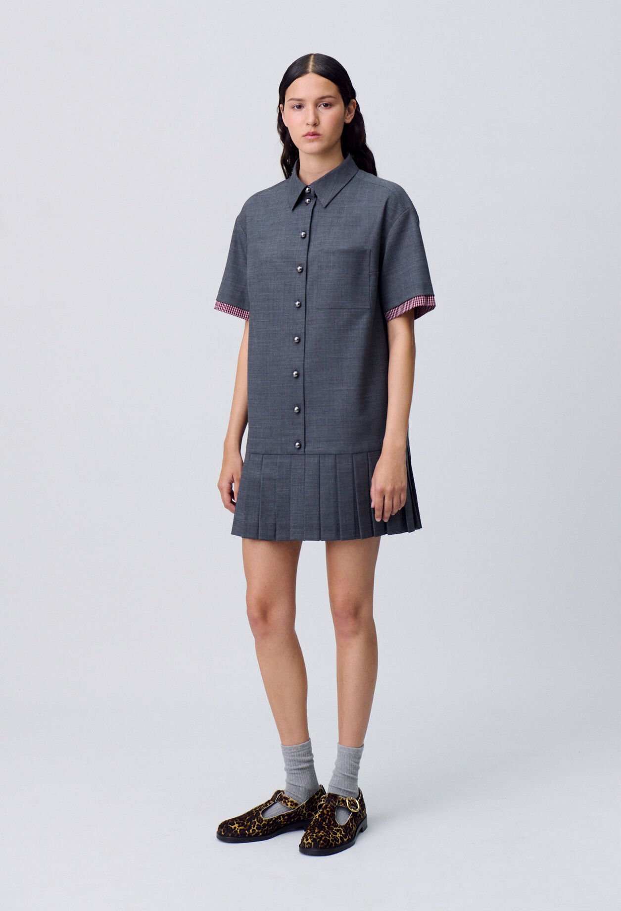 Plissiertes kurzes Kleid