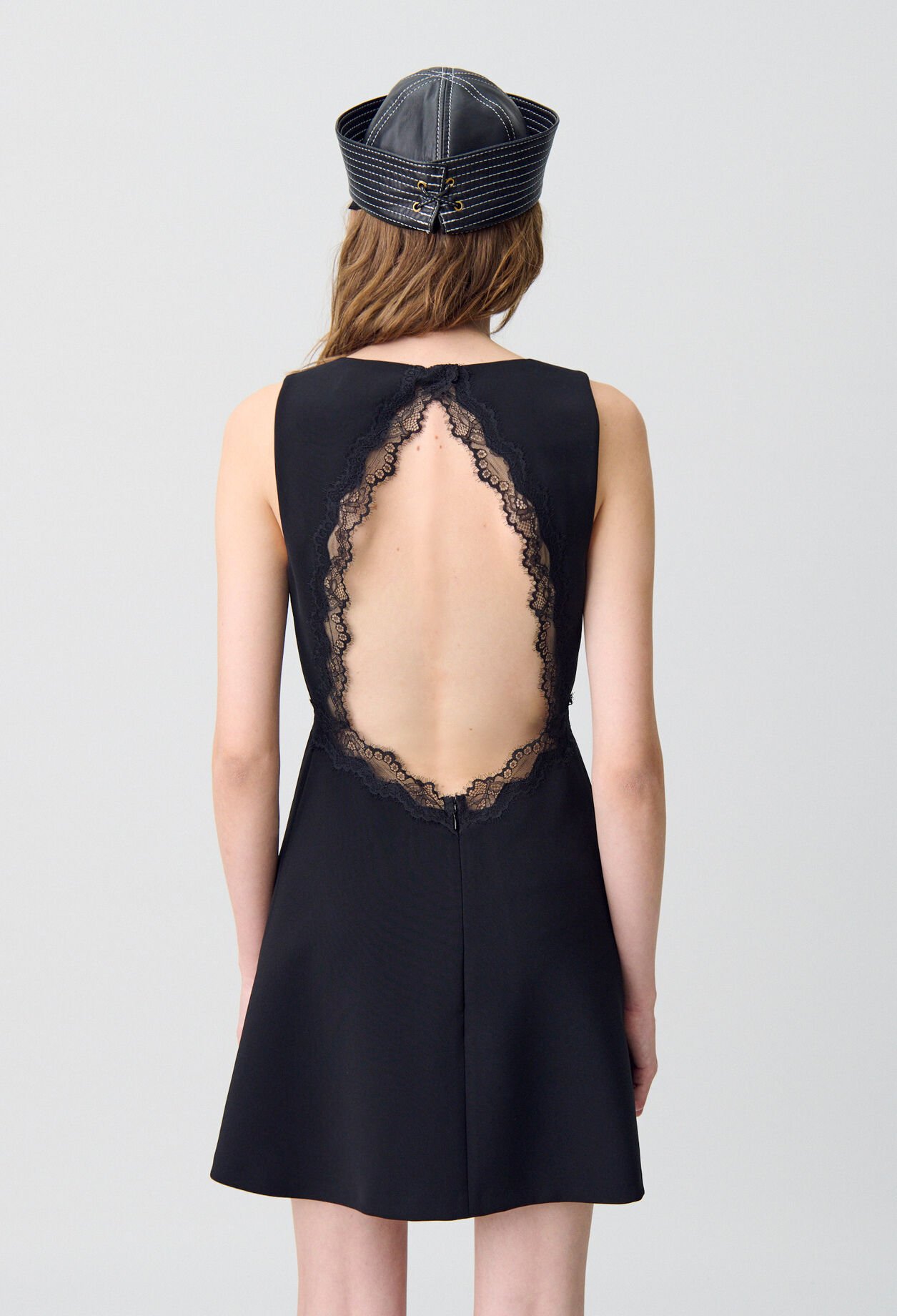 Rückenfreies Spitzenkleid