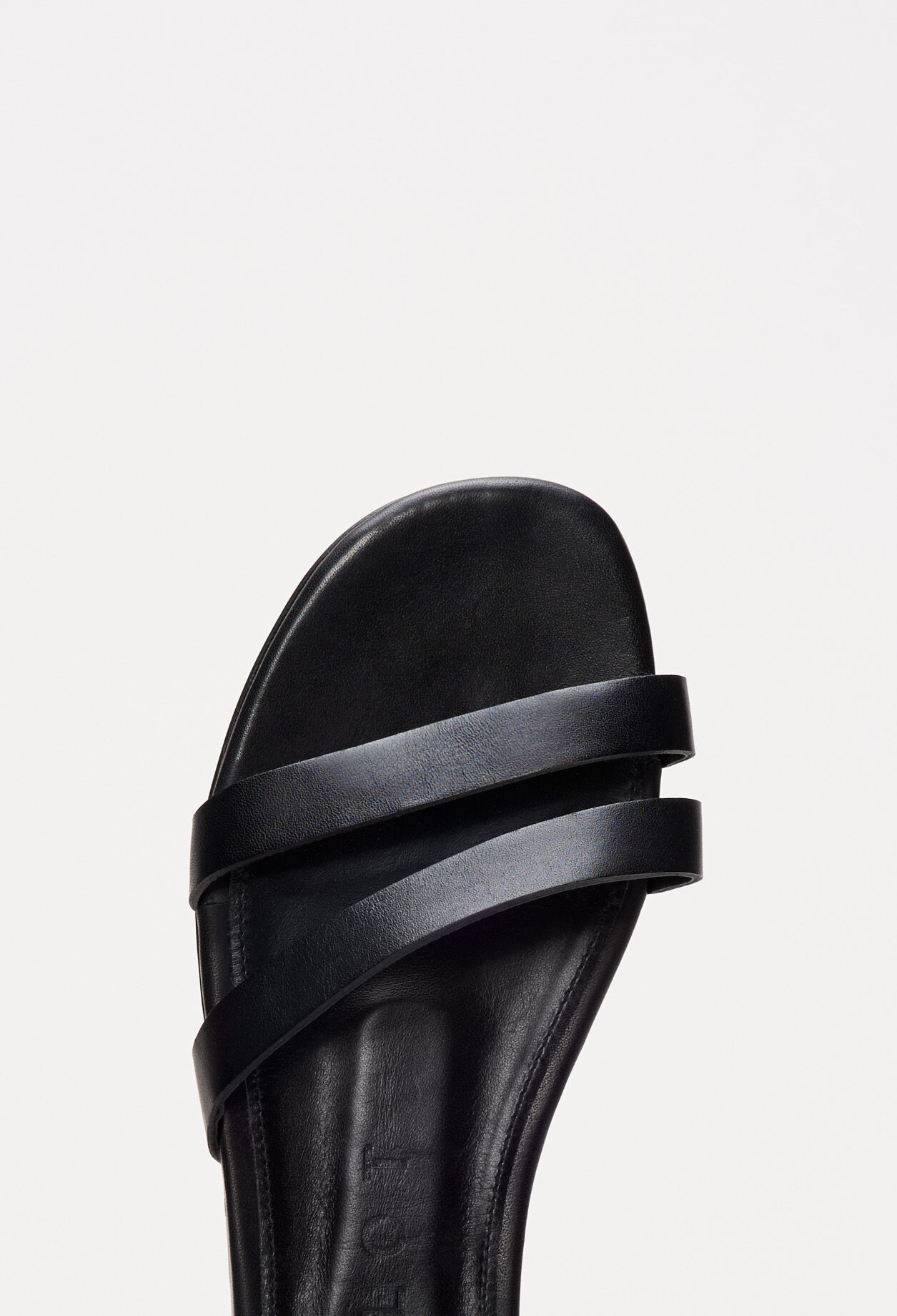 Sandalen mit Metallkette