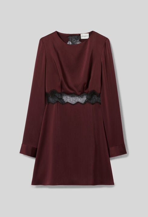 Kurzes fließendes Kleid aus Satin