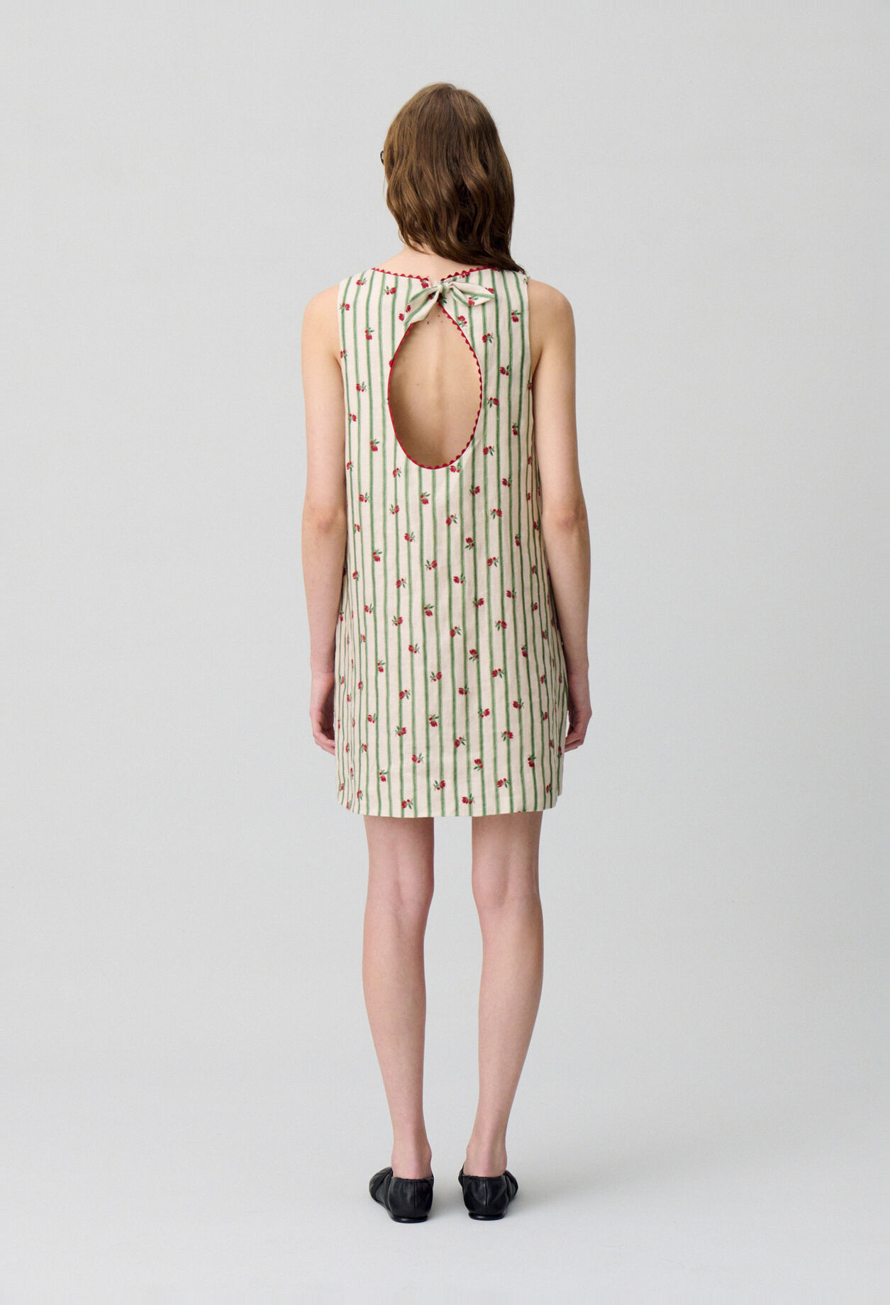 &Auml;rmelloses kurzes Kleid