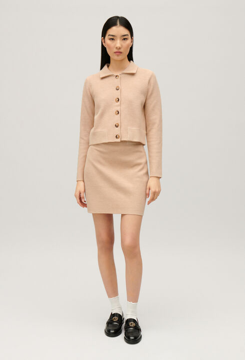 Kurzer Rock mit hoher Taille
