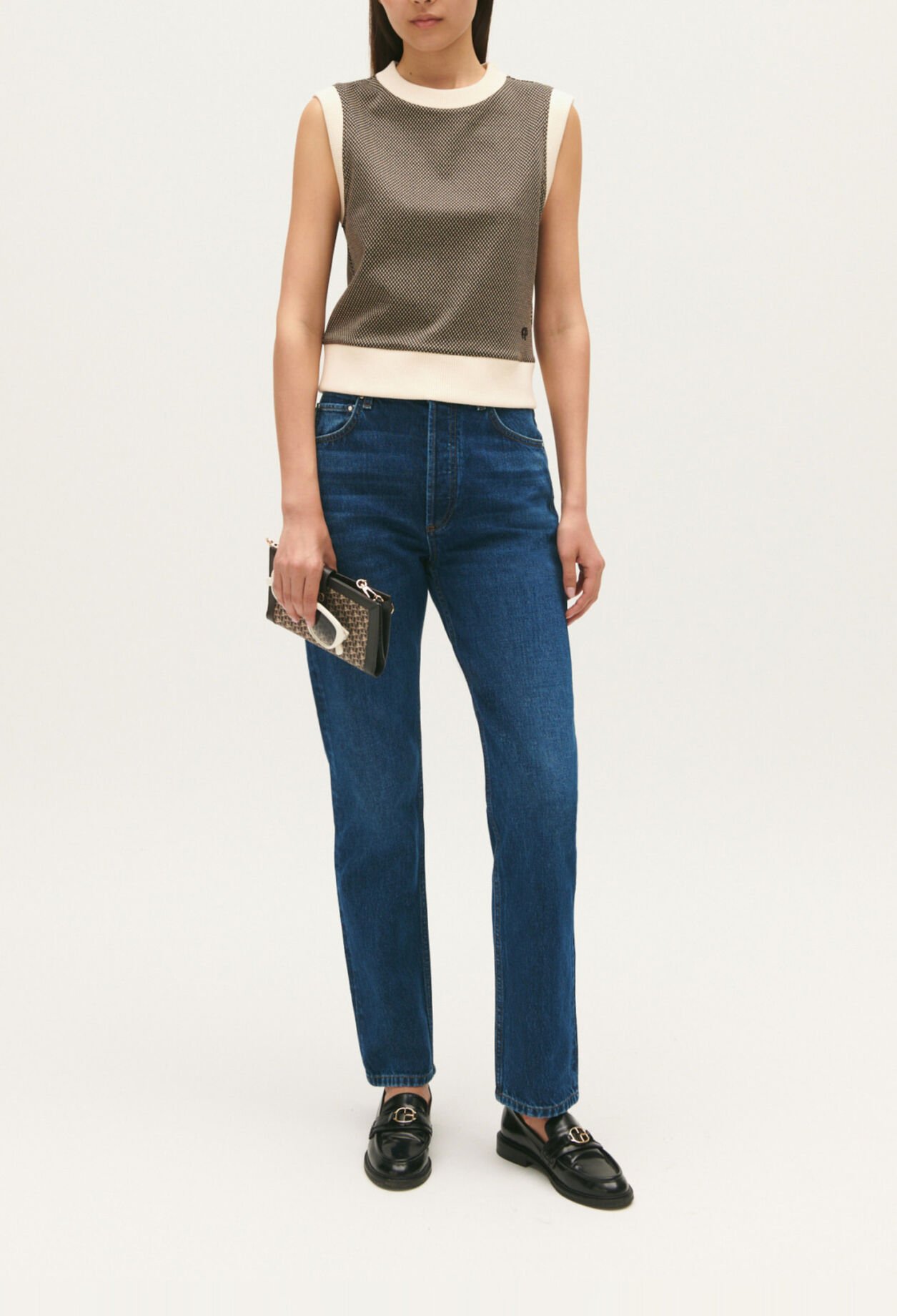 Schokoladenbrauner ärmelloser Pullover