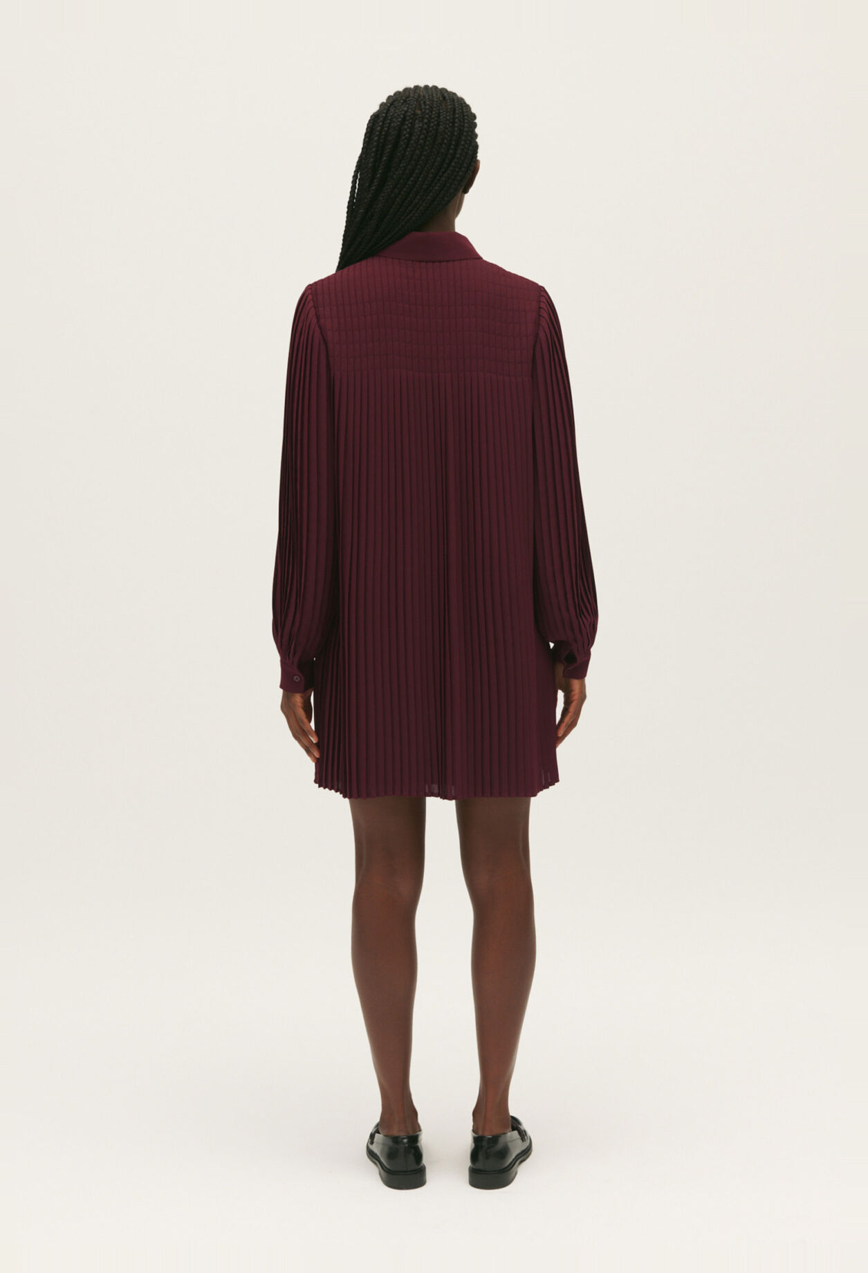 Kurzes plissiertes Kleid