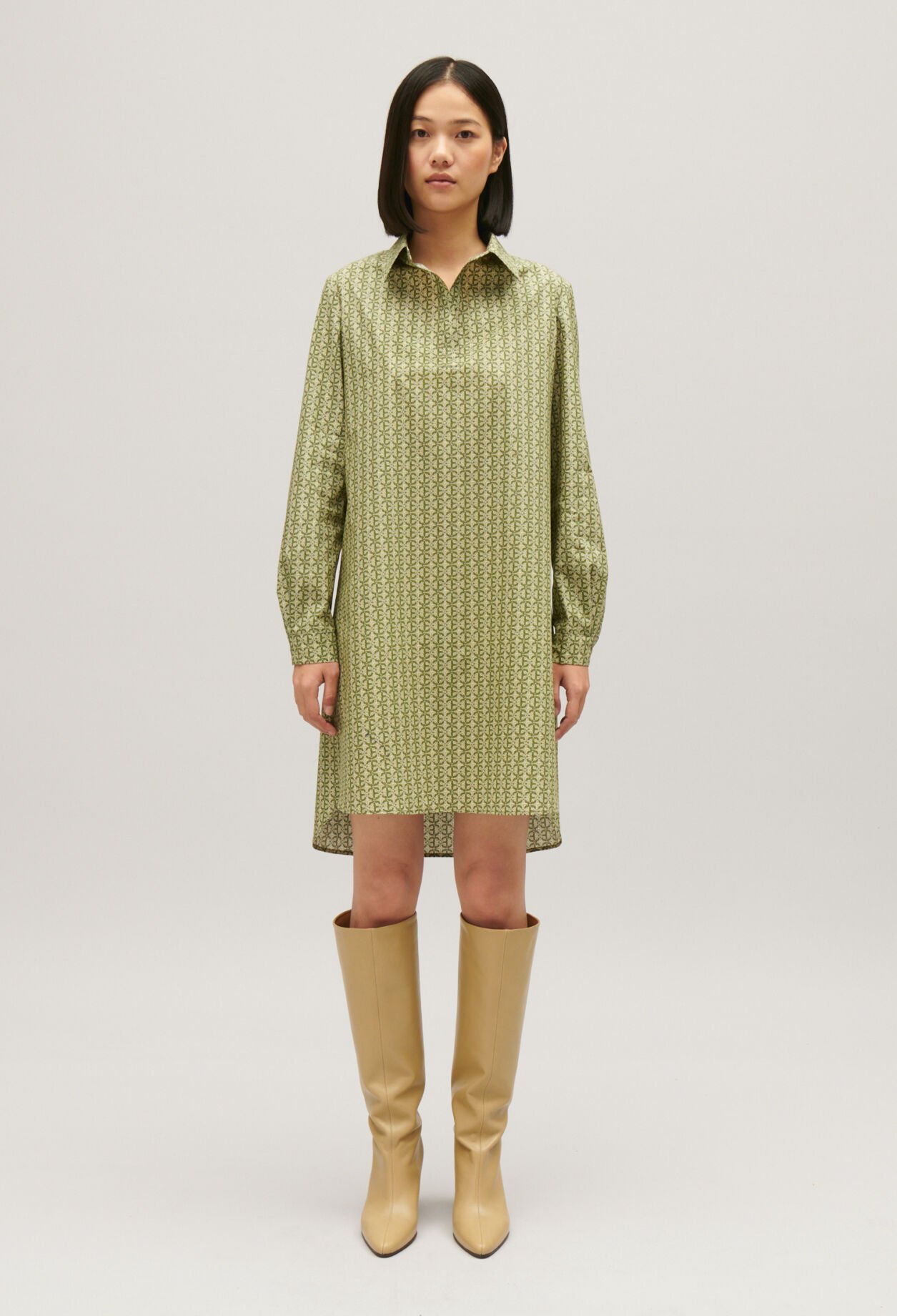 Kurzes Kleid Monogrammprint Grün