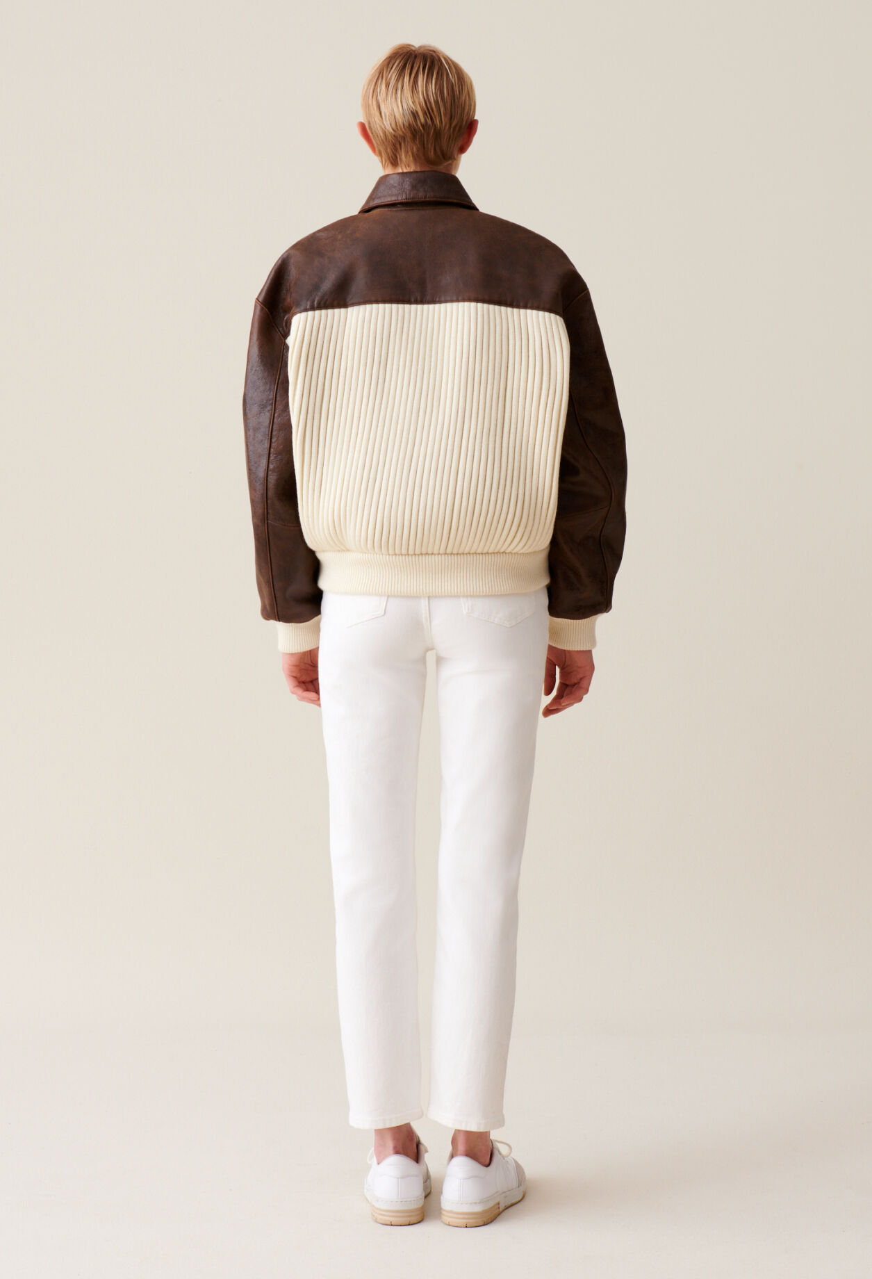 Braune Bomberjacke aus Materialmix