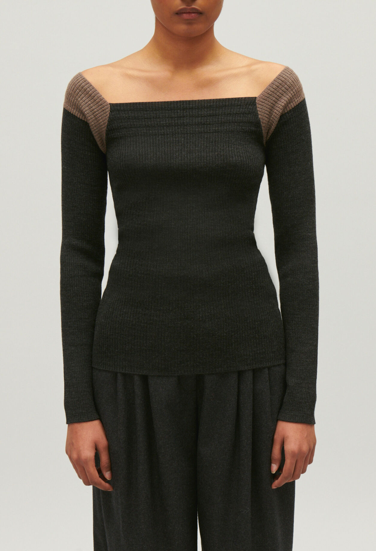 Gerippter Pullover, grau meliert