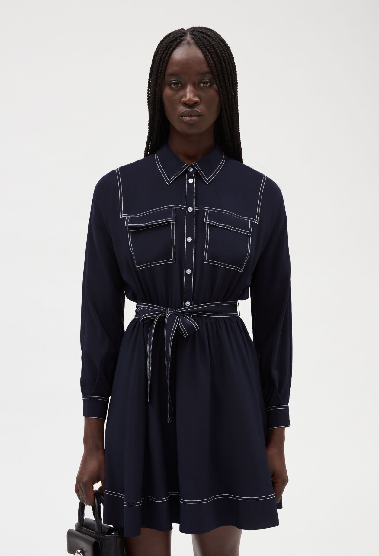 Kurzes Seidenkleid langen Ärmeln blau