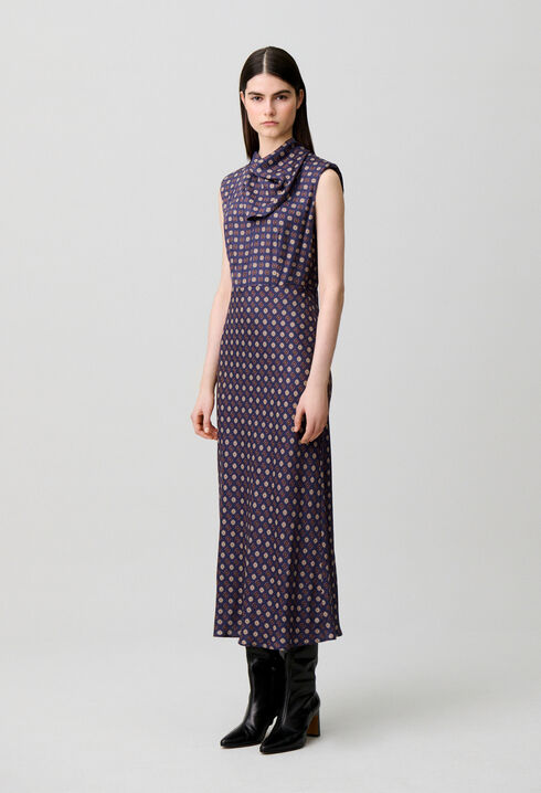 Flie&szlig;endes Kleid, Schluppenkragen
