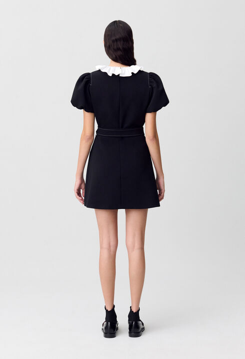 Kurzes Kleid mit Kragen