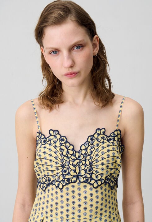 Langes Kleid mit tiefem Ausschnitt