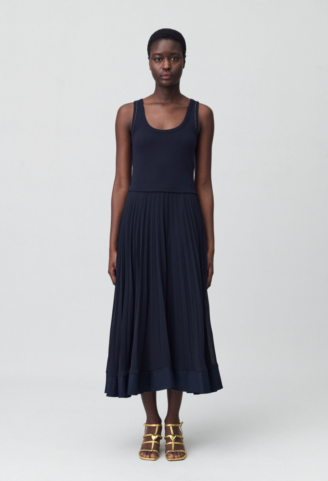 Langes, plissiertes Kleid, marineblau
