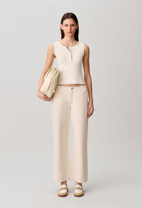 Top aus ecrufarbenem Strick