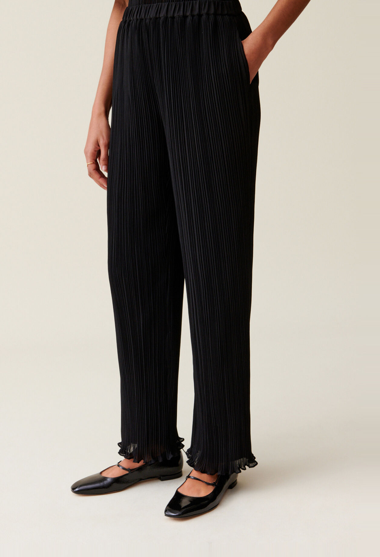 Plissierte Hose mit Volant