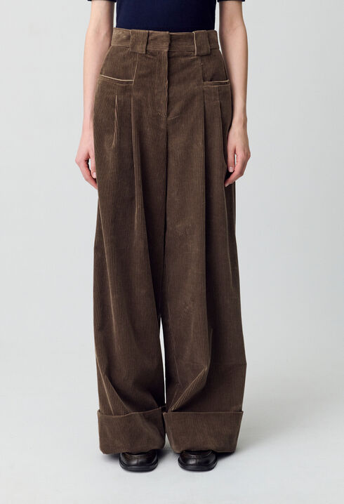 Weit geschnittene Cordhose