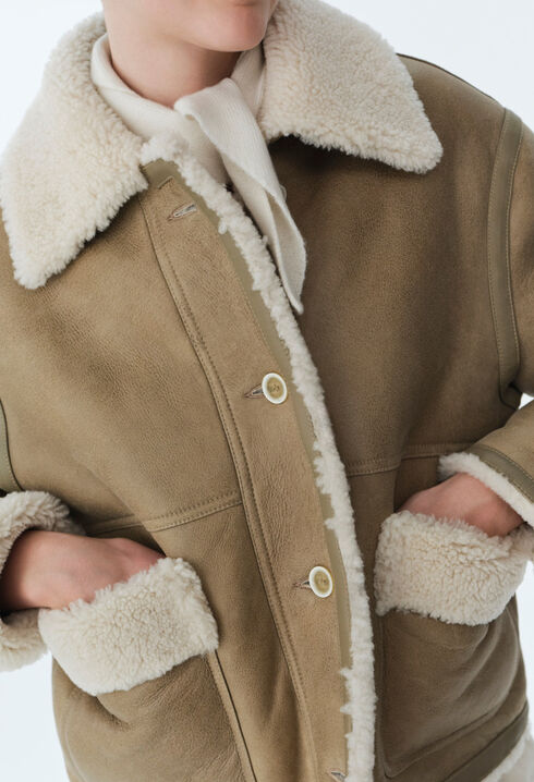 Beige kurze Lammfelljacke
