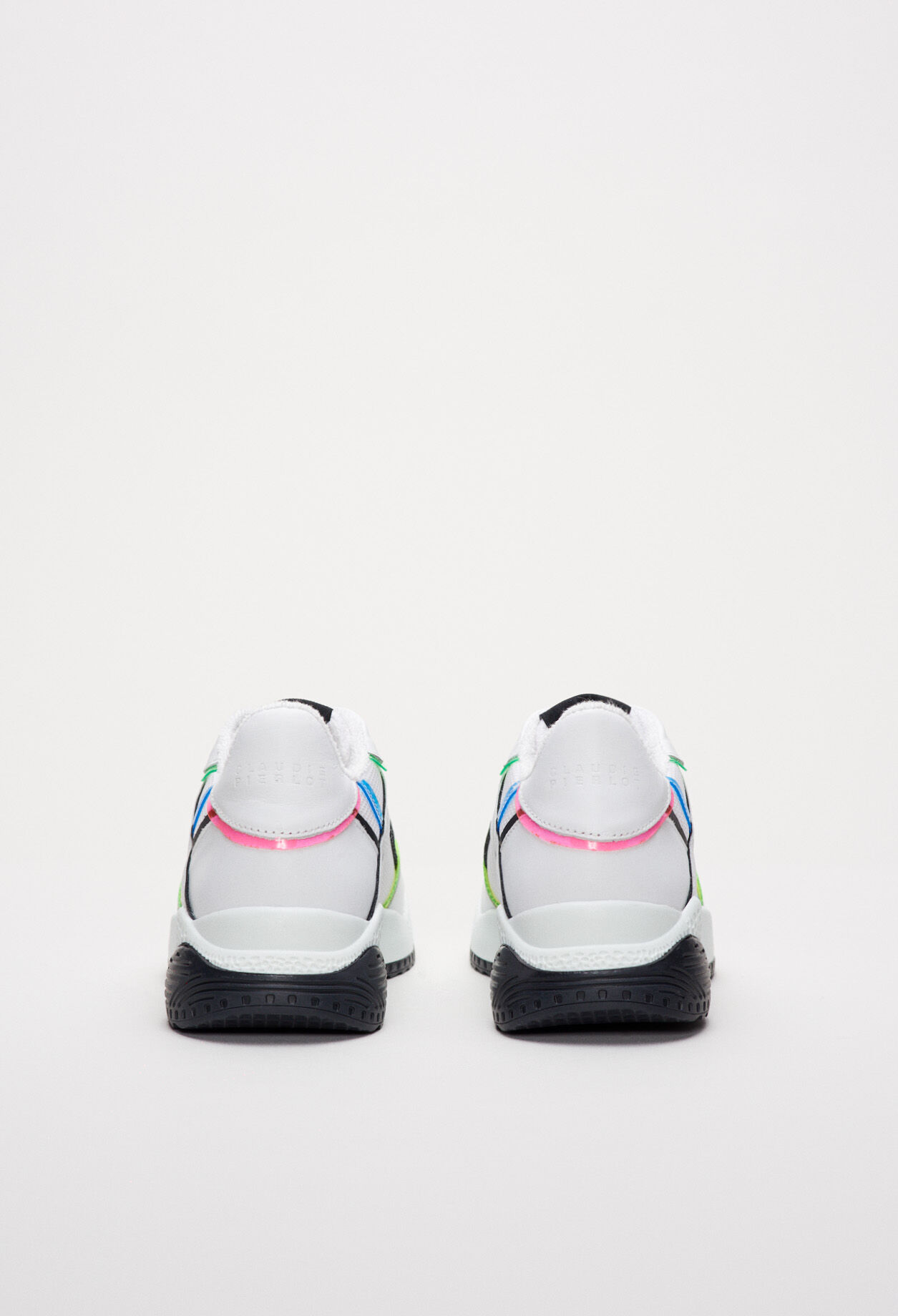 Sneakers mit Grafiksohle