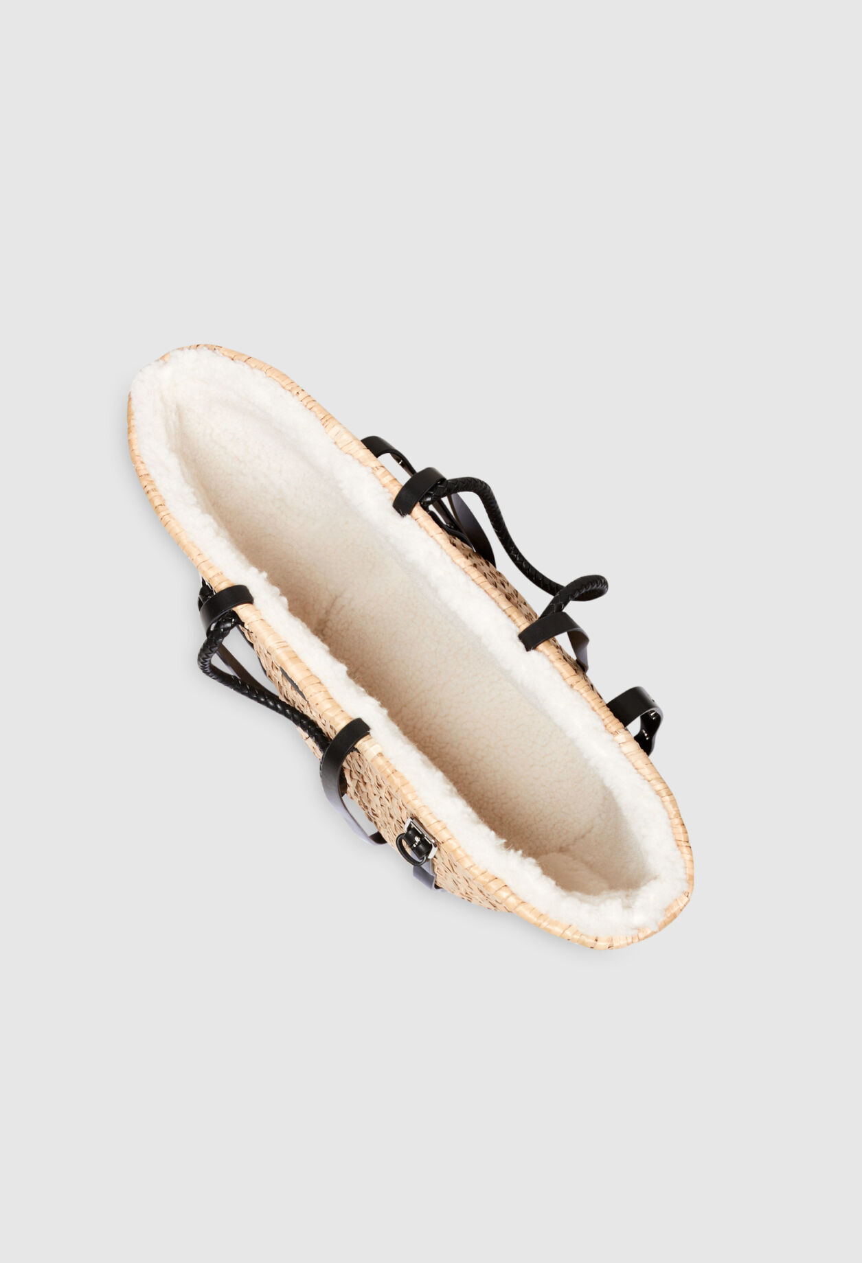 Korbtasche aus Stroh und Shearling