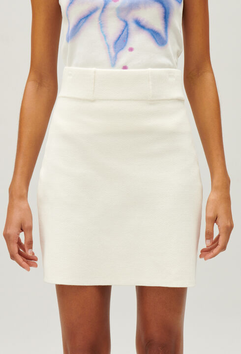 Kurzer Rock mit hoher Taille