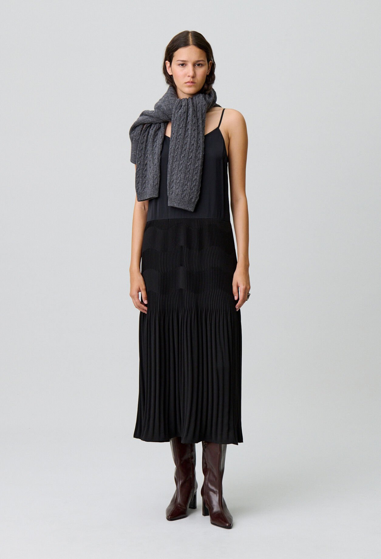Langes, fließendes Trägerkleid