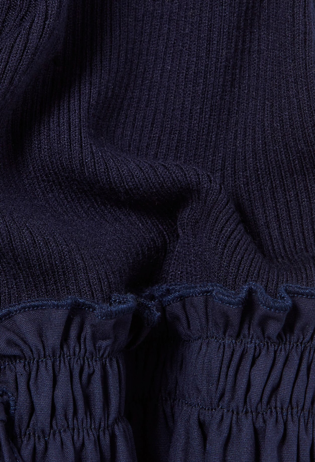 Strickkleid im Materialmix