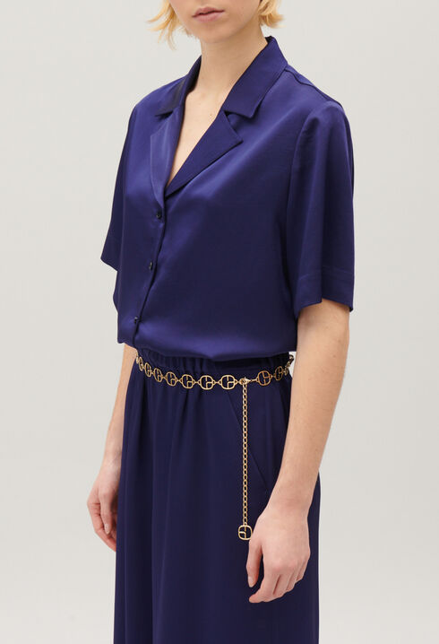 Flie&szlig;ende, kurz&auml;rmelige Hemdbluse